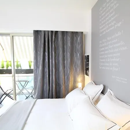Promenade Des Anglais Beach Apartment Nice